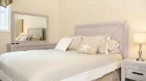 a bedroom with a white bed with a large mirror at Bay Ridge unit by Downtown Annapolis and Quiet Waters Park in Annapolis