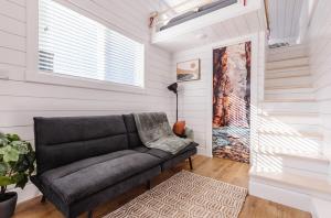 Posedenie v ubytovaní The Narrows Tiny Home