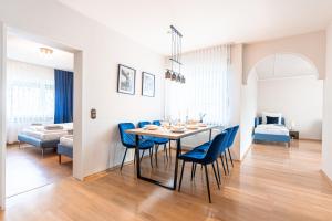 a dining room with a table and chairs and a bedroom at lionApartments Leverkusen #2 in Leverkusen
