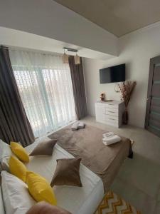 Un pat sau paturi într-o cameră la Kabi Apart - Zev Topaz