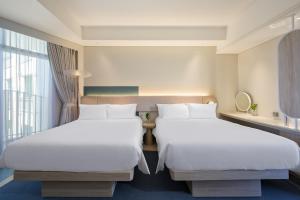 Кровать или кровати в номере Centara Karon Resort Phuket - SHA Extra Plus