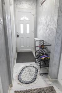 Foto dalla galleria di Apartman Albijanić a Sremska Kamenica