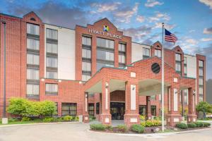 a building with an american flag in front of it at Hyatt Place Detroit/Livonia in Livonia