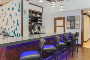 Lounge nebo bar v ubytování Hyatt Place Dallas/Grapevine