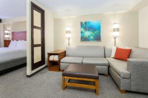 Postel nebo postele na pokoji v ubytování Hyatt Place Dallas/Grapevine