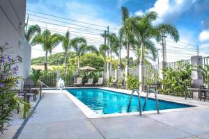 Swimming pool sa o malapit sa Hyatt Place Bayamon