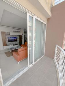 TV a/nebo společenská místnost v ubytování Apartament in Ta' Xbiex 3BR- 3 min Yatch Marina