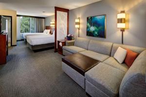 Postel nebo postele na pokoji v ubytování Hyatt Place UC Davis