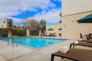 Bazén v ubytování Hyatt Place UC Davis nebo v jeho okolí