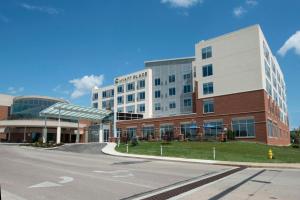 an empty street in front of a building at Hyatt Place Cincinnati/Sharonville Convention Center in Sharonville