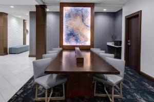 Postel nebo postele na pokoji v ubytování Hyatt Place Dallas/Allen