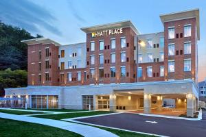 チャペルヒルにあるHyatt Place Chapel Hillのホテルの建物