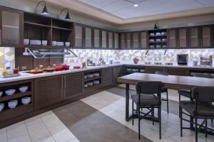 Kuchyň nebo kuchyňský kout v ubytování Hyatt Place Dallas/The Colony