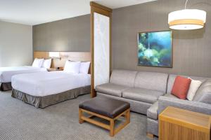 Postel nebo postele na pokoji v ubytování Hyatt Place Dallas/The Colony