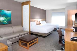 Postel nebo postele na pokoji v ubytování Hyatt Place Dallas/The Colony