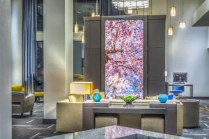 a lobby with a table and a large window at Hyatt Place Washington D.C./National Mall in Washington