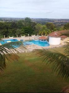 Majoituspaikassa Chácara tipo resort a maior piscina que vc já viu! tai sen lähellä sijaitseva uima-allas