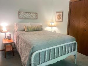 Gallery image of Pet Friendly, 2br Lakeside Relax On Long Lake in Gleason +39 photos