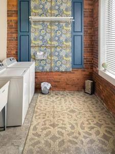 a bathroom with a washing machine and a shower at Cozy 3br Downtown Bakery & Shops! in La Crosse
