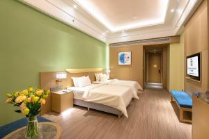 En eller flere senger på et rom på Metropolo Hotel-Guangzhou baiyunzhan jiangnan market canton fair phase free shuttle bus