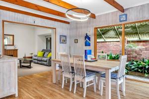 Sea J's Brighton - Local Charm and Beachside Flair休息區