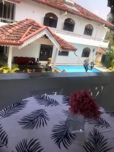 Piscina di Kingz and Queenz - Negombo o nelle vicinanze