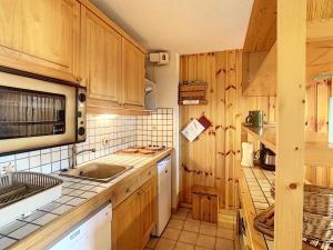 Dapur atau dapur kecil di Appartement Combloux, 3 pièces, 5 personnes - FR-1-560-120