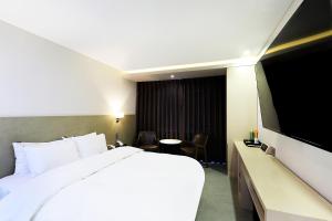 TV in/ali zabaviščno središče v nastanitvi CS Avenue Tourist Hotel
