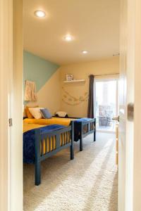 a bedroom with two beds and a window at Sunserra Villa! Movie Room, Family Friendly, BBQs, Pools, Free Golf! in Quincy +53 photos