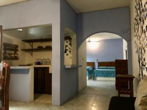a kitchen with an archway leading to a bedroom at Bungalo en Tecolutla in Tecolutla