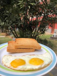 Makanan di atau berdekatan hotel