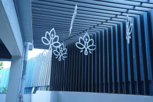 a metal wall with two flowers painted on it at Hotel Kyzen Hi Tech City in Hyderabad
