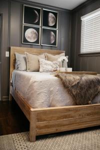 ein Schlafzimmer mit einem Holzbett mit Planeten an der Wand in der Unterkunft Hip Rustic Ranch Style Home in East Nashville in Nashville