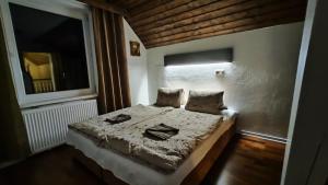 מיטה או מיטות בחדר ב-Chata pod Pustevnami