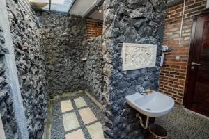 Koupelna v ubytování Astana Swaha Villa