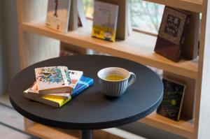 Příslušenství pro přípravu čaje a kávy v ubytování BOOK HOTEL 京都九条