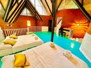 Katil atau katil-katil dalam bilik di Hern Lhin Natural Resort +105 gambar