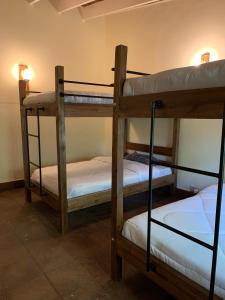 Postel nebo postele na pokoji v ubytování Mad Vervet Nairobi Backpackers Hostel