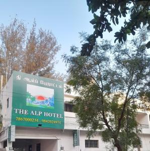 um sinal para o hotel alip em frente a um edifício em THE ALP HOTEL Bypass Road em Madurai