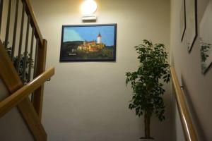 Televiisor ja/või meelelahutuskeskus majutusasutuses Hotel O.K. 1