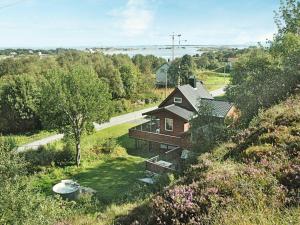 een luchtzicht op een huis op een heuvel bij 5 person holiday home in VEVANG in Vevang