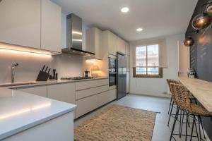 Kuchyň nebo kuchyňský kout v ubytování Luxury 4-bedrooms in Rambla de Catalunya