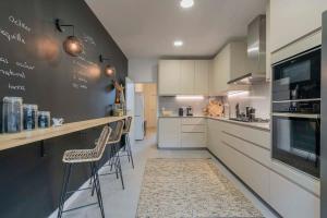 Kuchyň nebo kuchyňský kout v ubytování Luxury 4-bedrooms in Rambla de Catalunya