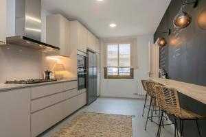 Kuchyň nebo kuchyňský kout v ubytování Luxury 4-bedrooms in Rambla de Catalunya