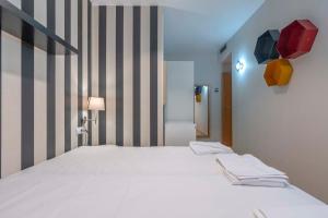 Posteľ alebo postele v izbe v ubytovaní 2 bedroom Duplex apartment with balcony 4-3