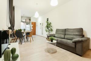 Ruang duduk di Comfortable 3BD in Poblenou next to the beach!