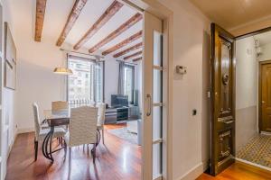 Posedenie v ubytovaní Cozy and bright 3BD apartment by Gran Via