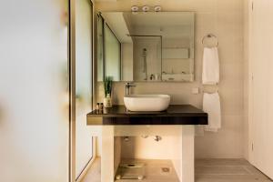 Un baño de BOUTiE Executive, a KalamataStay Property