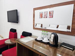 Televiisor ja/või meelelahutuskeskus majutusasutuses Especen Hotel