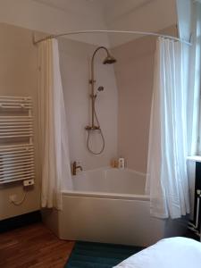 Koupelna v ubytování Manoir de Camblain